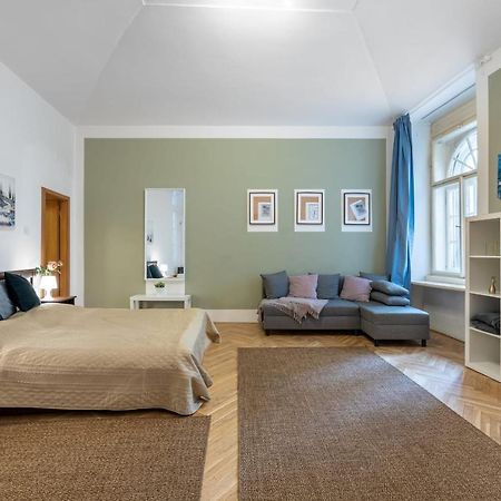 Spacious 3 Bedroom Apartment In The Heart Of Praga Exterior foto