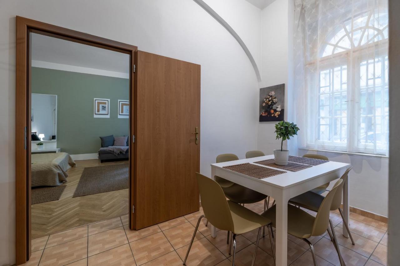 Spacious 3 Bedroom Apartment In The Heart Of Praga Exterior foto