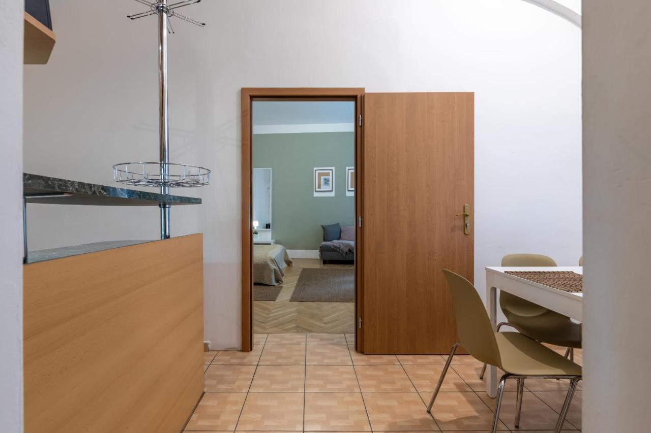 Spacious 3 Bedroom Apartment In The Heart Of Praga Exterior foto