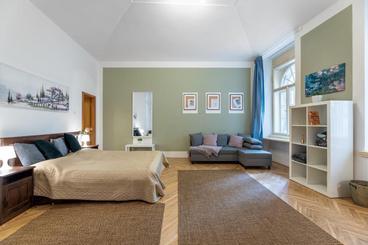 Spacious 3 Bedroom Apartment In The Heart Of Praga Exterior foto