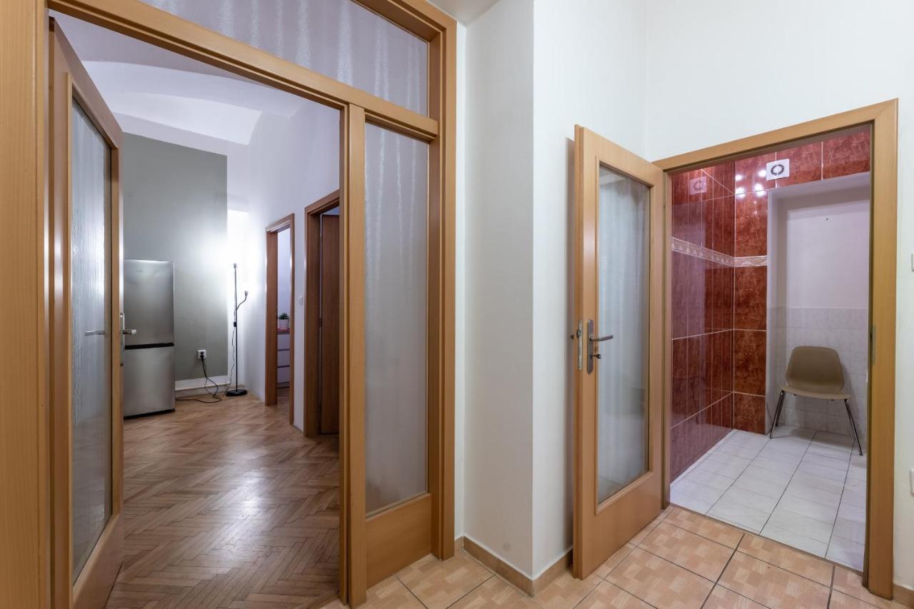 Spacious 3 Bedroom Apartment In The Heart Of Praga Exterior foto