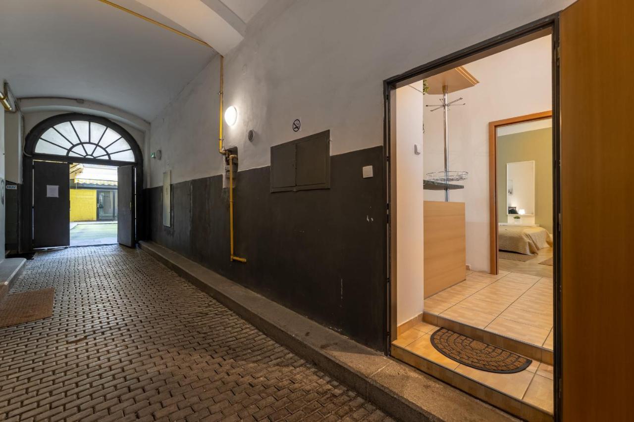 Spacious 3 Bedroom Apartment In The Heart Of Praga Exterior foto